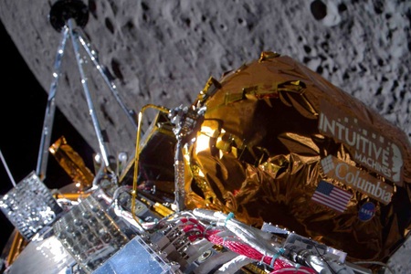 Americký kosmický aparát po více než půl století znovu dosedl na Měsíc