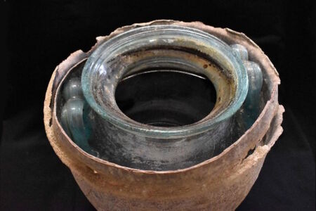 Nejstarší víno v tekuté podobě objeveno ve 2000 let staré římské hrobce