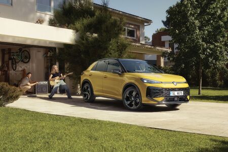 „Auto Rocku“ je tu: Volkswagen T-Roc přijíždí ve stylu rockové legendy Blur