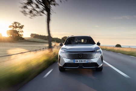 Elektřina pro sedm. Takhle má vypadat velké rodinné SUV budoucnosti