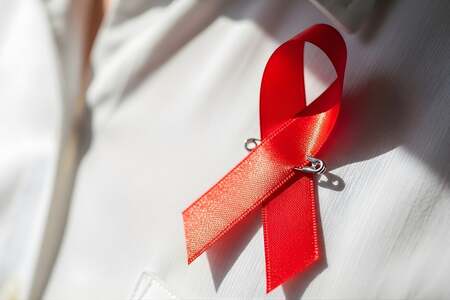 Na jednom bojišti s AIDS: Jak se virus HIV přizpůsobil přelomovému léku?