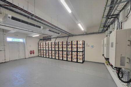 Rekordní rok pro bateriová úložiště v Evropě:  Instalovalo se 27,1 GWh