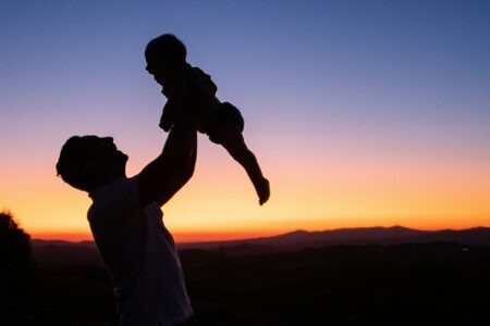 Překonala otcovská pýcha hranice onoho světa?