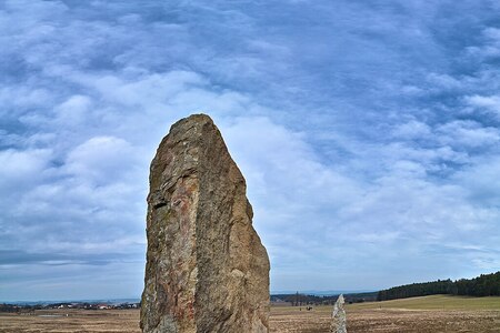 Tajemná moc menhirů: Zachraňuje jihočeské Stonehenge životy?