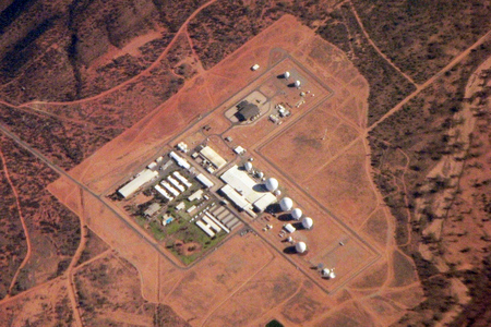 Základna Pine Gap: Vznikají v Austrálii přísně tajné technologie?
