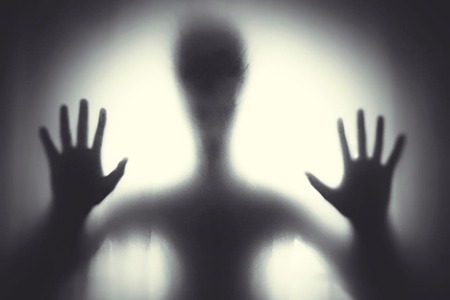 Záhadný stín v pokoji: Démon, nebo spánková paralýza?