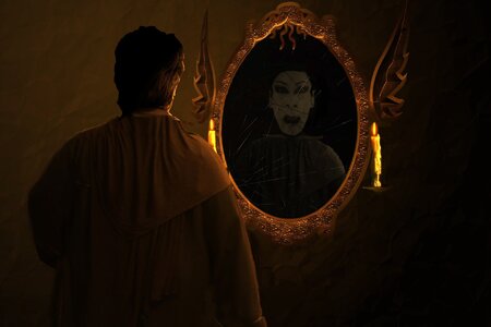 Jak přivolat temný přízrak Krvavé Mary?