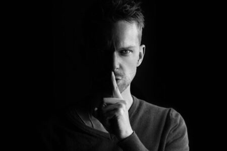 Co se odehrává na sjezdu nejmocnějších lidí planety?