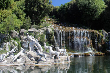 Italské Versailles krášlí sochy z Pompejí