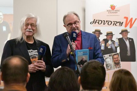 Invest Gate Funds, Hovory W a Josef Fousek