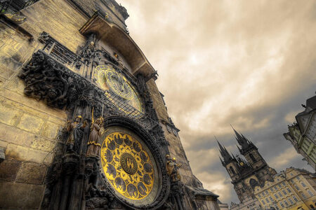 Je staroměstský orloj plný okultních symbolů?