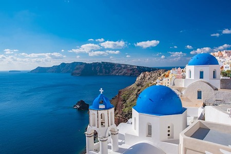 Pestrobarevné Santorini je ostrovem zázraků