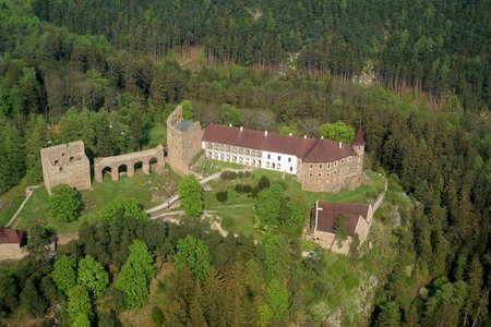 Hrad Velhartice: Skrýš pro korunovační klenoty