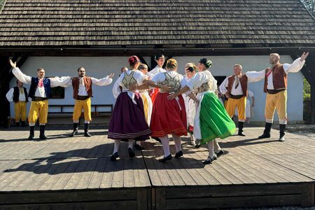 Rozloučení s prázdninami na Betlémě ve společnosti loutek, folkloru a řemesel