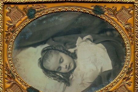 Proč lidé ve viktoriánské Anglii fotili mrtvé členy rodiny?