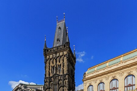 Prašná brána: Proč zůstávala nedokončená?