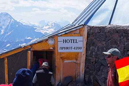 Kavkazský Prijut 11: Vysokohorský hotel, o který byl sveden nelítostný boj
