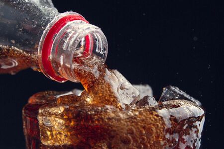 Původně lék na bolesti hlavy. Jak se z Coca-Coly stal symbol moderní kultury?