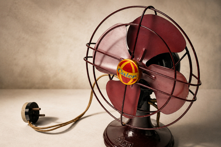 Od pavích per až po elektrický zázrak. Jak vznikl ventilátor, nejlepší přítel horkých letních dnů