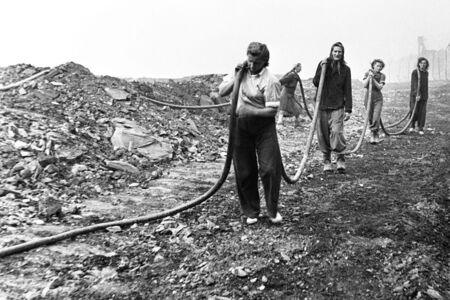 3 pozoruhodné osudy žen za socialismu: Jak se žilo první traktoristce?