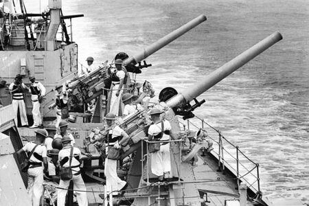 Protinožci přišli za půl hodiny o 645 námořníků