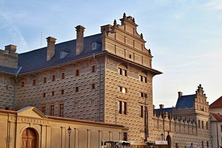 13 příběhů slavných pražských paláců & domů: Staré zdi pamatují velké umělce, zednáře i čerta