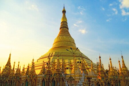 Září na špici Zlaté pagody přes 5000 diamantů?