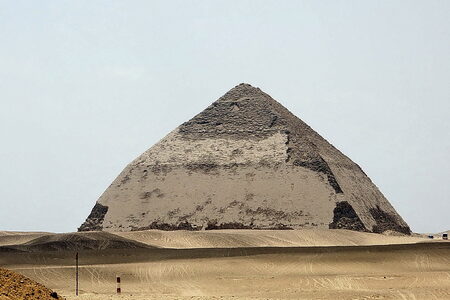 Vítejte v Lomené pyramidě: Skrývá dosud neobjevené komory?