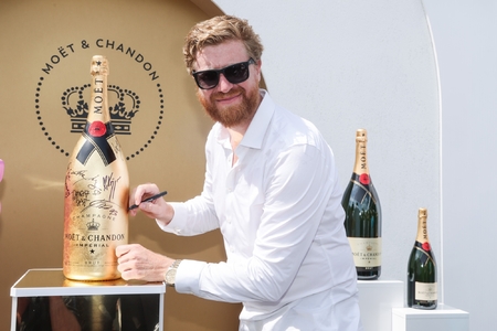 Přípitek se šampaňským Moët & Chandon na podporu Nadace Jakuba Voráčka
