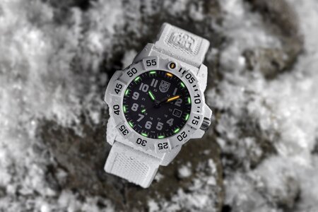 Nový přírůstek do populární řady Navy SEAL 3500 Series s černobílým kontrastem