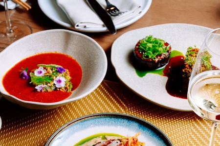 Červencový brunch restaurace ZEM ve stylu letního grilování