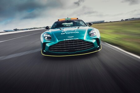 Aston Martin Vantage S přebírá funkci safety caru ve formuli 1