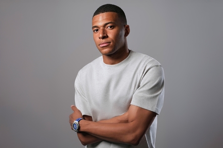 Kylian Mbappé představil hodinky Classic Fusion Chronograph UEFA Champions League
