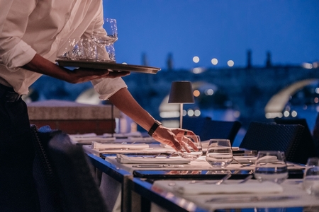 Restaurace BRICK’S: Prvotřídní gastronomie s výhledem na Karlův most