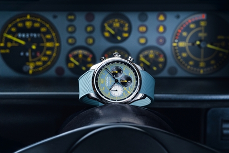 Italský design snoubený s přesností z Glashütte