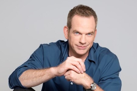 Charismatický šansoniér GAROU se vrací do Prahy