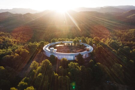 Dům, který vypadá jako z jiné planety. Futuristické Solo Houses se staly sídlem seriálového Edenu