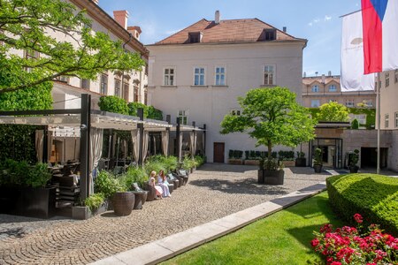 Mandarin Oriental, Prague slaví 20 let. Historie se tu ale začala psát před více než 700 lety