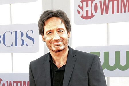 Duchovny se tajně podruhé oženil s o 25 let mladší kráskou