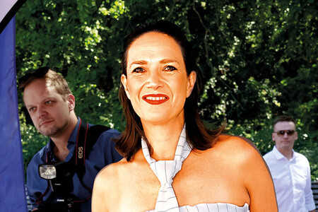 Kdo hřeje Kostkovou v posteli?