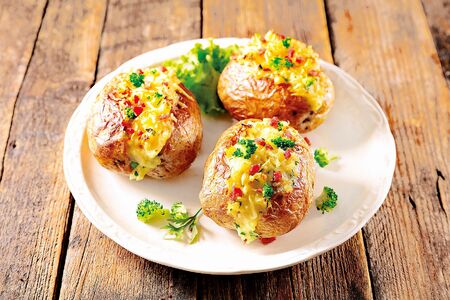 Zapečené plněné brambory