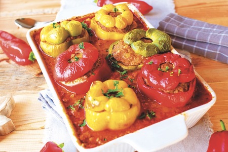 Plněné papriky s rajčatovou omáčkou