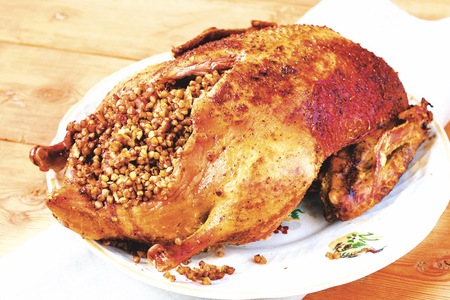 Pečená kachna nadívaná pohankou