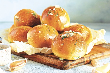 Domácí česnekové bulky