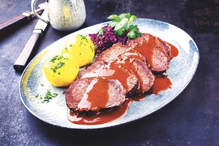 Hovězí pečeně na kořenové zelenině