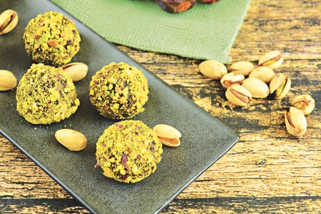 Nepečené tvarohové lanýže s pistáciemi