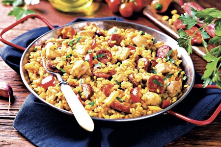 Španělská paella s kuřetem