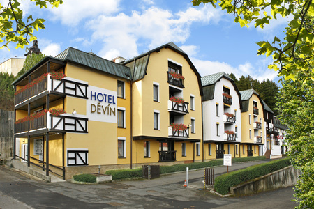 Spa Hotel Děvín láká na relaxační pobyty, i na kulturu Mariánských Lázní