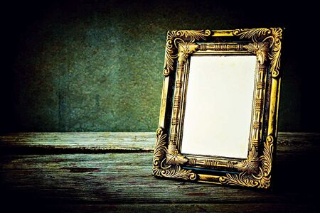 Zlé kletbě jsme utekli…