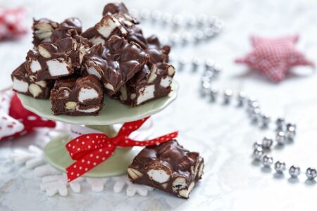 Čokoládové čtverečky s ořechy